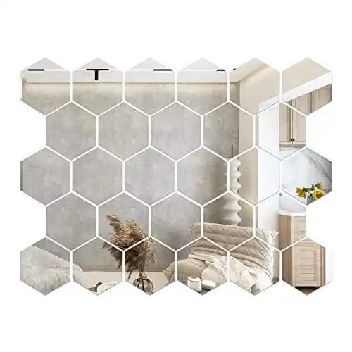 Une image de Ajoutez une touche de magie �à votre intérieur avec ces autocollants muraux en forme de miroir