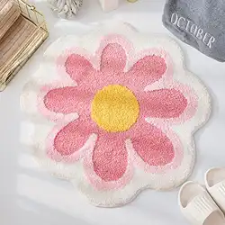 Une image de 🌸🛁💗 Décorez votre salle de bain avec un tapis de bain original en forme de fleur ! 💗🛁🌸