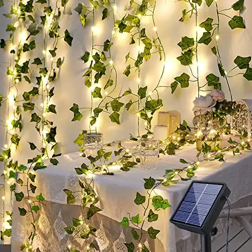 Une image de Illuminez votre extérieur avec la guirlande lumineuse solaire lierre artificiel