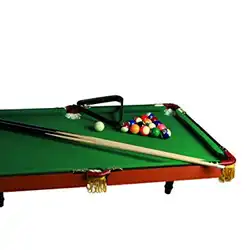 Une image de Le Billard en Bois pour une Salle de Jeux : un objet de décoration pratique et original